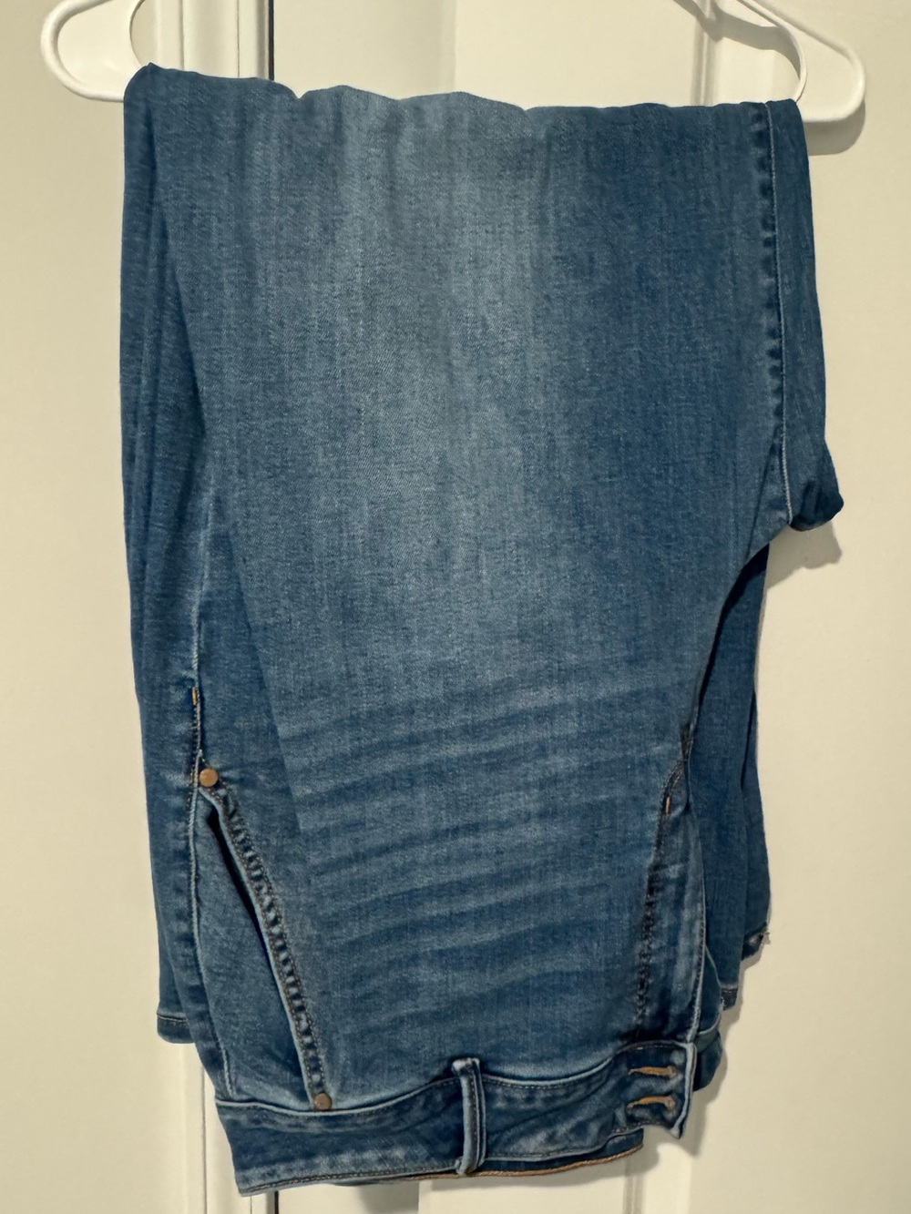 Judy Blue Trouser Column Leg Short Inseam Jeans in Medium Blue